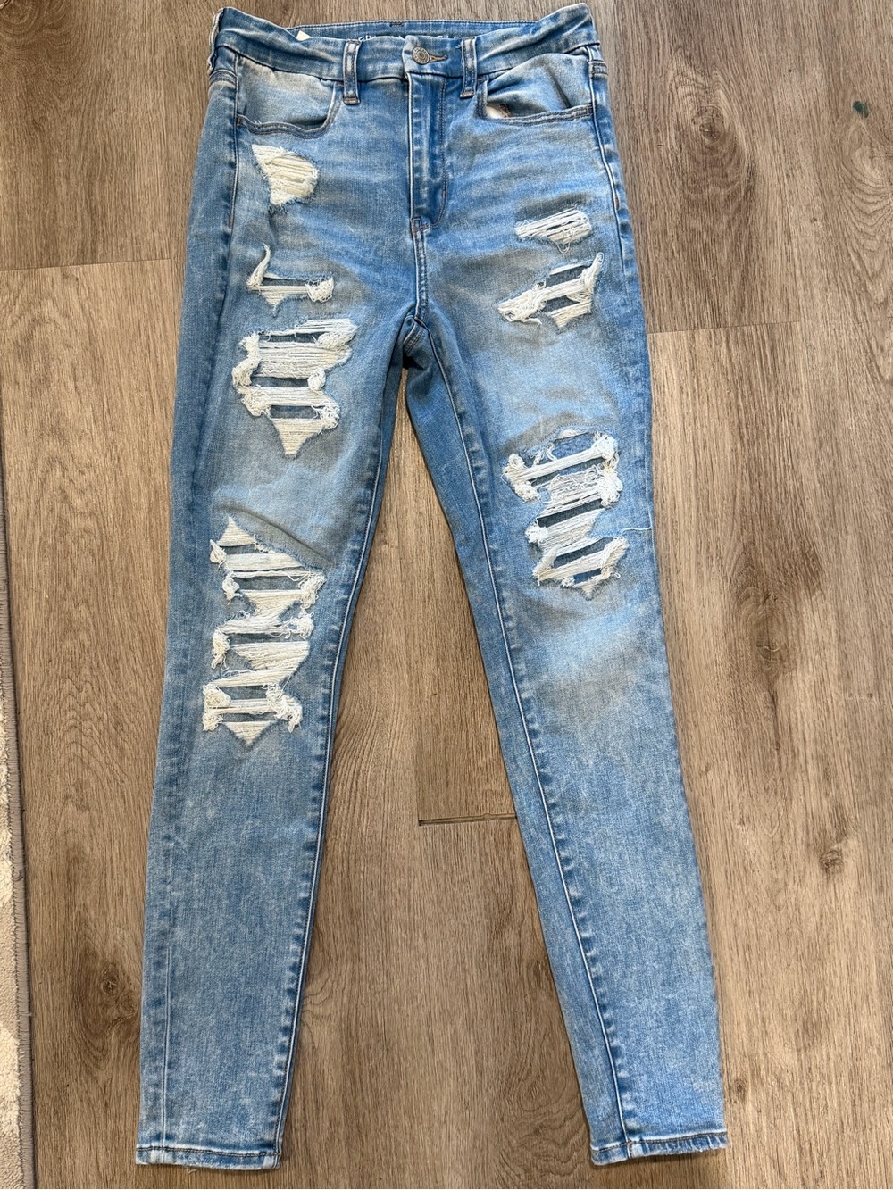 American Eagle Outfitters Light Blue Distressed Skinny Jeans